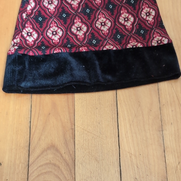 Vintage Black and BurgundGeometric V Neck Women's Top Lace And Velvet Trim Large - Picture 6 of 12